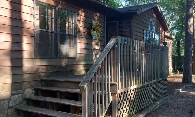Morrilton House | Rustic Hide Away House near Petit Jean State Park!