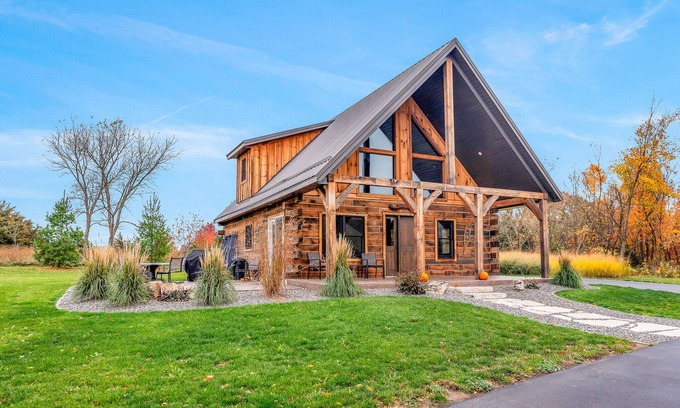 De Soto Cabin | Rustic Hideaway Sleeps 4 HOT TUB