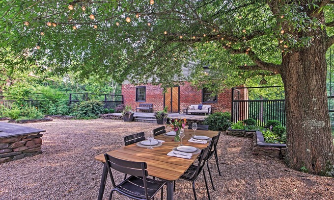 Scottsville House | Rustic Home & Cottage at Warren Mill on 12 Acres!