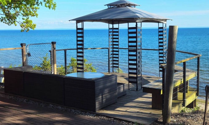 Ontario Cabin | Rustic Log Cabin With A Private Beach.