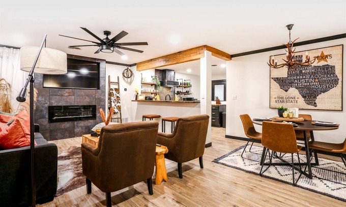 Lubbock House | Rustic-Lux 2 bedroom 2 Bath