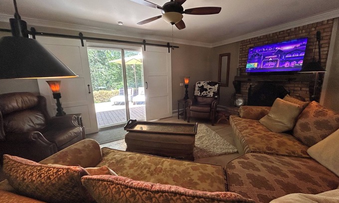 Brighton House | Rustic Luxe 4BR 2.5 Bath 1.5 Acres, in Heart of Brighton – Entire Spacious Home