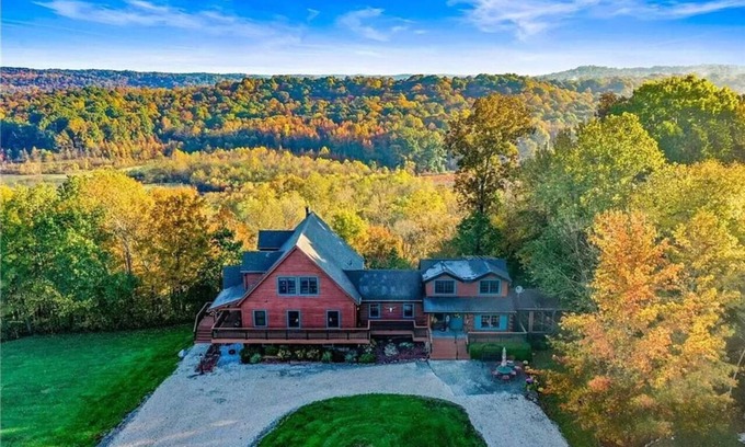 West Baden Springs Cabin | Rustic/Modern Lodge near French Lick - Groups and Families