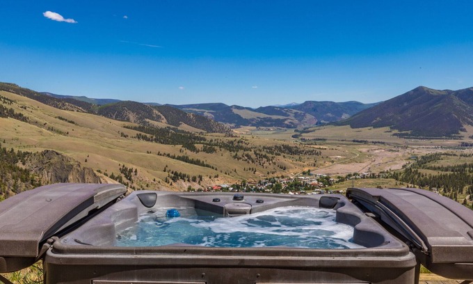 Creede Cabin | Rustic Mountain Cabin-Panoramic Views of Creede - Private Hot Tub!