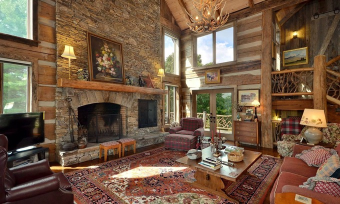 Highlands House | Rustic Mtn. Elegance with Views located Btwn Highlands-Cashiers-Lake Glenville!
