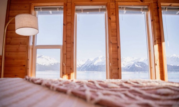 Lowell Point Cabin | Rustic Roots Seaside Blush Cabin (ADA)