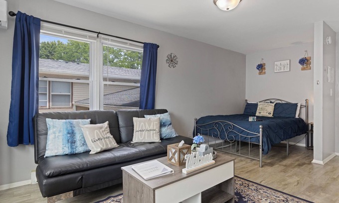 Aurora Apartment | Rustic Spacious Studio/Aurora area/Sleeps 2/Pet Friendly/FREE WI-FI & Parking