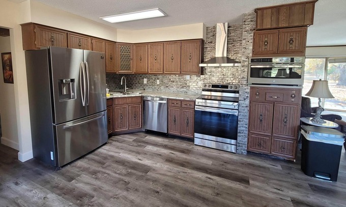 Murphysboro House | Rustic Spacious Villas, Forest Settings w/ Lake view- Free Access on Golf Course