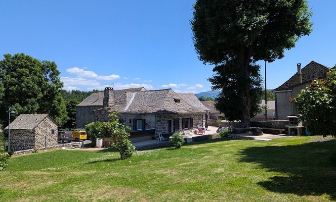 Saint-Front Cottage | Rustic stay near Estables and Puy-en-Velay