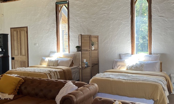 Dry Diggings House | Rustic stunning spacious barn only 2 minutes from Daylesford