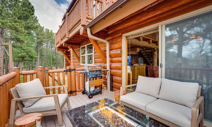 Ward Cabin | Rustic Ward Retreat w/Deck + Mountain Views!