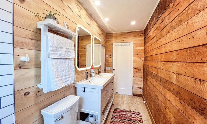 Bainbridge Island House | Rustic Wildflower Retreat. Charming historic 2BR on Bainbridge near beach w/AC