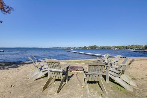 Cecil House | Rustic Wisconsin Cabin on Shawano Lake!