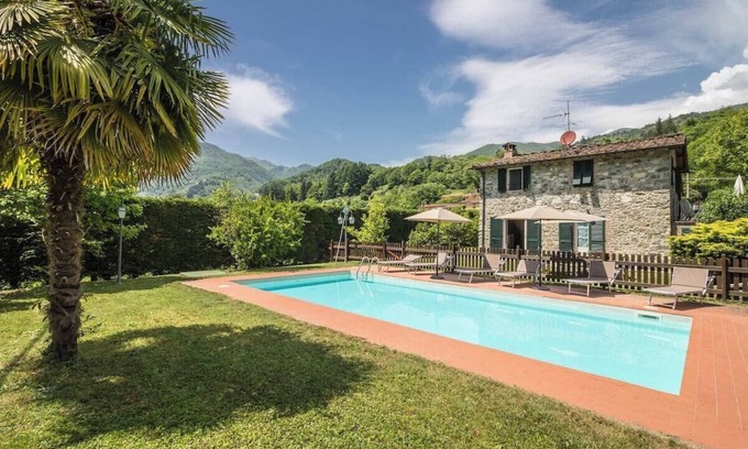 Piegaio Basso House | Rustichino, private pool house, WiFi, Lucca area