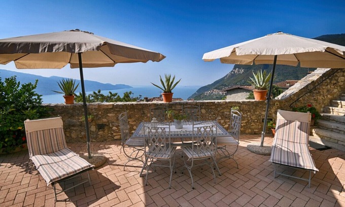 Oldesio Apartment | Rustico Kristi - Theater Home, with marvellous lake view