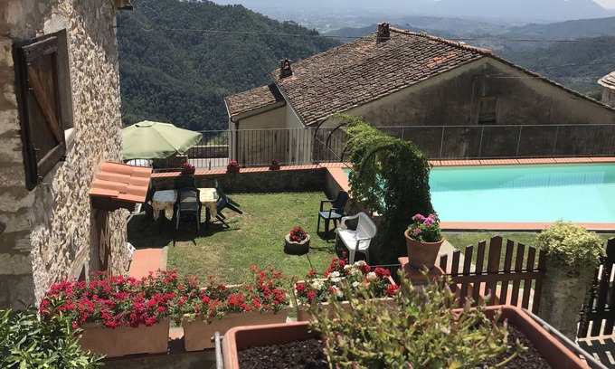 Nozanno House | Rustico with pool and outbuilding in the hills of Lucca