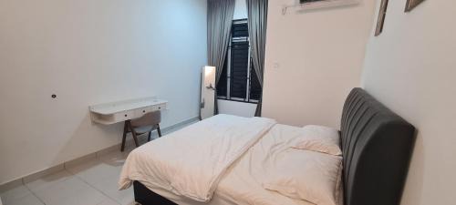 Kota Tinggi House | RuzZana Signature Stay Semi-D Corner Lot-BBQ,Wifi,6-8pack