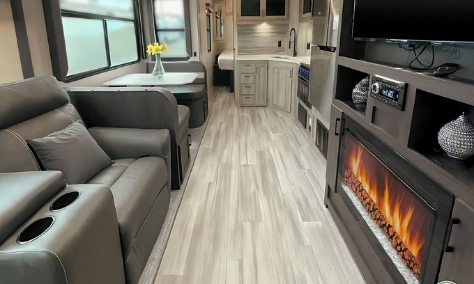 Kenora House | RV 8 Lake view with double over double bunks for the kids!