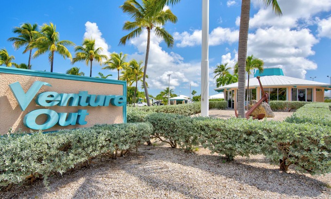 Cudjoe Key RV Rental | RV Lot 396 Venture Out, Canal Front, 35ftx70ft