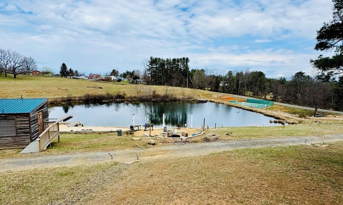 Floyd RV Rental | RV Site - Green Acres Resort