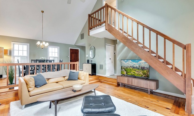 North Chesterfield House | RVA Old Willow Bungalow | Quaint & Quiet | 2 Kings