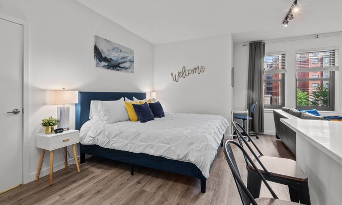New Brunswick Apartment | RWJ StPeter Rutgers-PARKING-NYCTrain WalkSc97-316