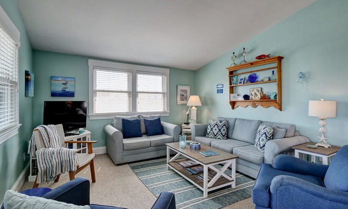 South End House | Ryan's Retreat - Retreat to this charming cottage at the coveted south end