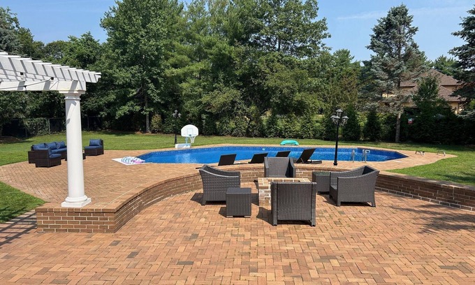 St. James House | Ryder Cup Awaits - Luxury 4-bedroom house w/Pool, AC, and gym in Saint James