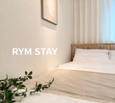 Seokchon-dong House | Rym Stay, Cozy 2BR, 3 Beds with Kitchen near Lotte Tower, Lotte World, KSPO Dome, & COEX