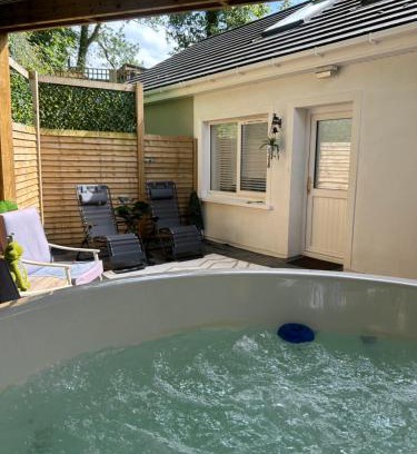 Burnfoot Apartment | Sèid Bò - Sleeps 6 - NEW Private 6 Person HotTub Available