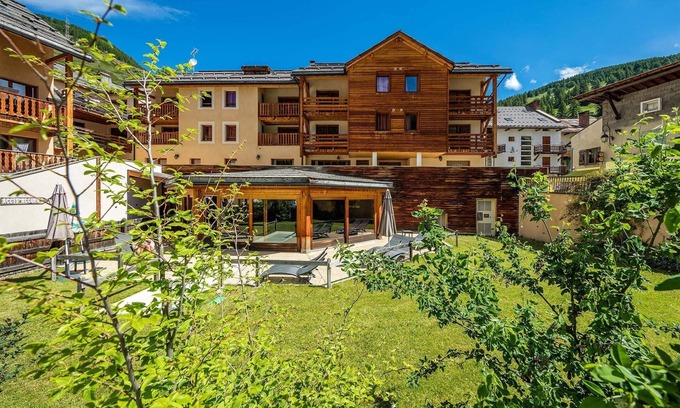 Abries Condo | Séjour alpin cosy | Piscine & sauna | Ski à Abriès