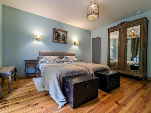 Saint-Romain-Lachalm Bed & Breakfast | Séjournez en Ferme avec Piscine, Tennis, Chevaux et Parking Sécurisé - FR-1-582-518