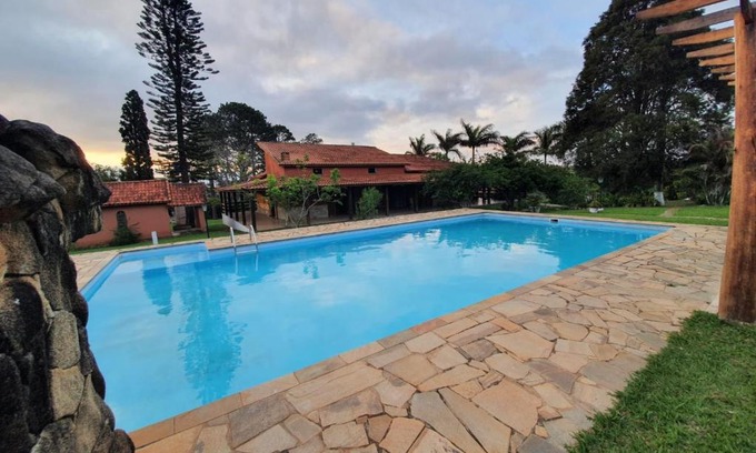 Alambari House | Sítio Gramado Sarapuí, lazer, conforto e diversão