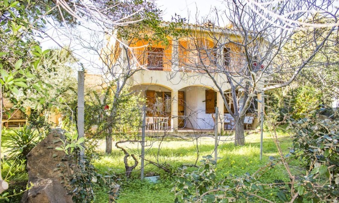 Cardedu Apartment | S'Omu e Mari, apartment 600m from the sea with private garden, barbecue and wifi