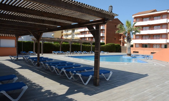 L'Estartit Apartment | Sa Gavina C, 2 Bedroom apartment with WIFI, POOL, LIFT, balcony or terace.
