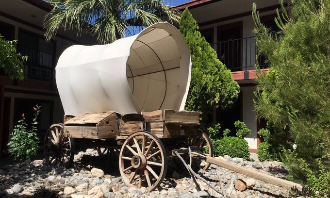 Pahrump Hotel | Saddle West Hotel and Casino and RV Park