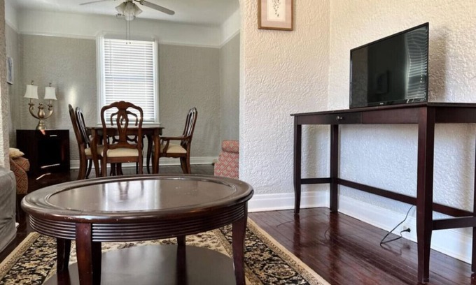 Jefferson House | Safe & Center of NOLA Loft - walk to Ochsner!