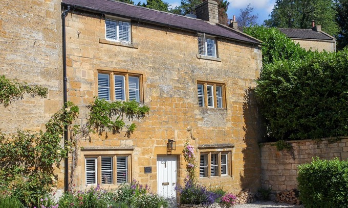 Blockley Cottage | Sage Cottage, Blockley - sleeps 6 guests in 3 bedrooms
