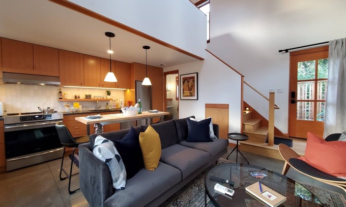 Ladd's Addition Cottage | Sage Guest House in Historic Ladd's Addition