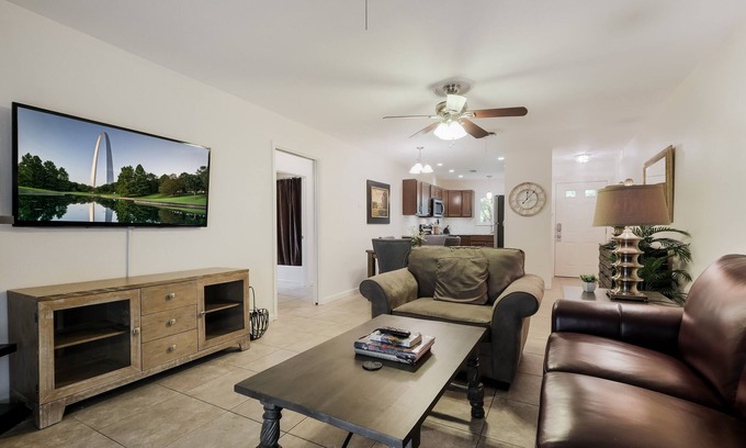 North San Antonio - SAT House | Sage Suite II - Safe, Cozy & Pet Friendly.