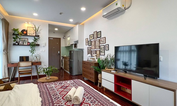 Bach Dang Riverside Apartment | Saigon CBD Apartment free Pool & Gym near Bui Vien