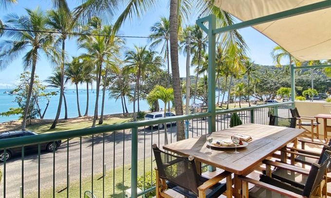 Horseshoe Bay Apartment | Sails on Horseshoe Apartment 4 - Beachfront Apartment by the Bay