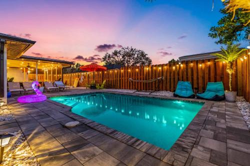 Whitfield House | Saltwater Siesta Pool Games & Family Fun Awaits!