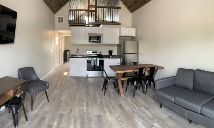 Monroe City Cabin | Salty Cedar Cabins #2