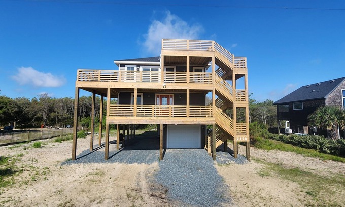 Carova Beach House | Salty Mermaid Lodge: Newly built 2023, Panoramic views, 4X4 area
