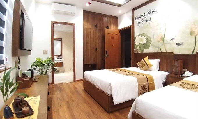 Bai Chay Bed & Breakfast | SAMATHA Hotel, Ha long is 16 minutes walk from the beach.
