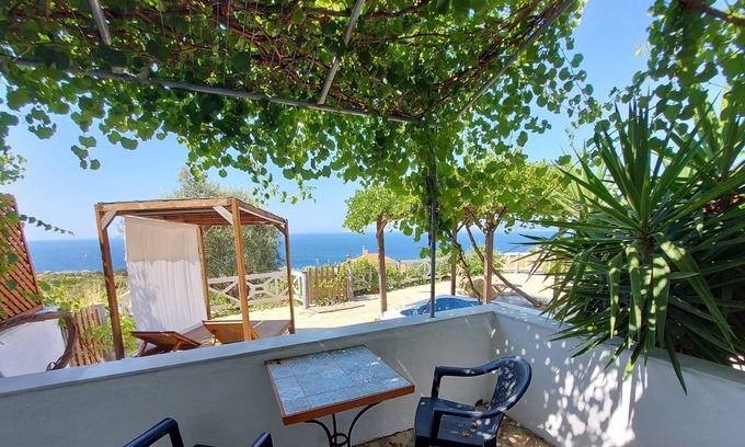 Koumeika House | Samos Island - Panorama Apartment with Jacuzzi