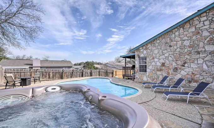 Heritage House | San Antonio Retreat w/Pool, Close to SeaWorld!