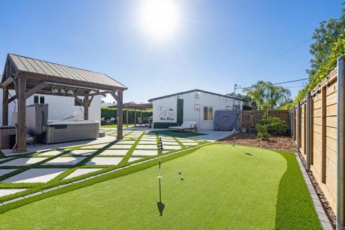 North Clairemont House | San Diego Chill House with Jacuzzi-Golf-Game Room