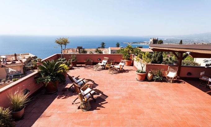 Taormina City Centre House | San Domenico Penthouse, ideal for groups in the center on Taormina with terrace.